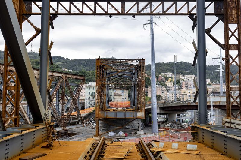 momapix_437956_pos_6