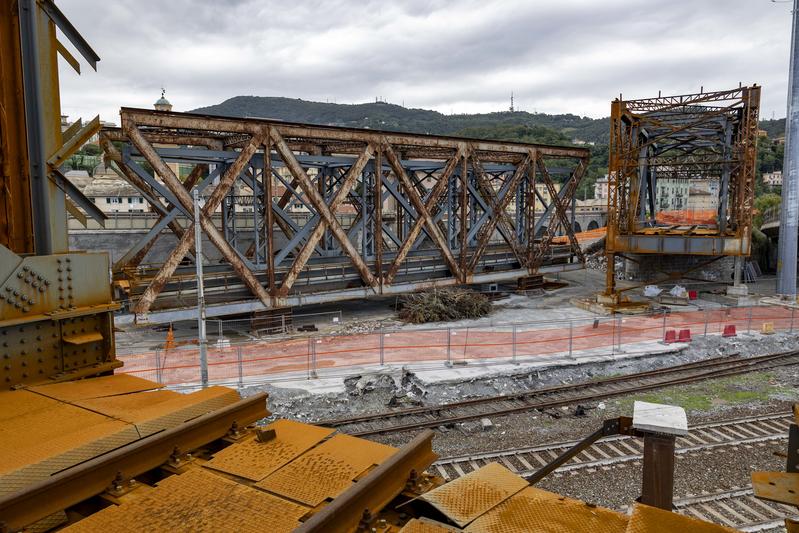 momapix_437957_pos_5