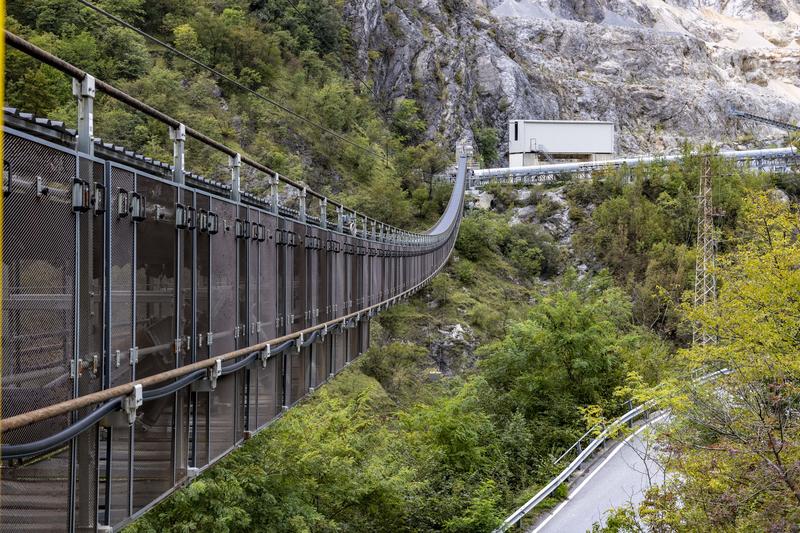 momapix_438063_pos_13