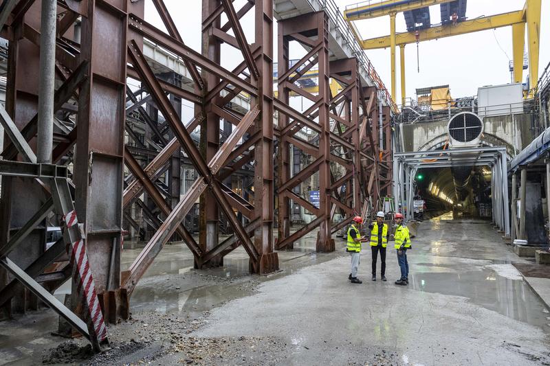 momapix_438080_pos_0