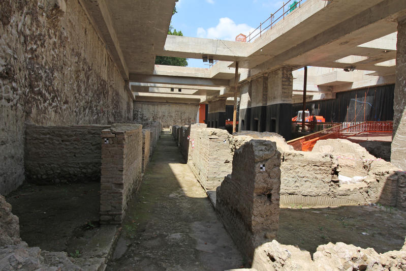 momapix_438114_pos_48