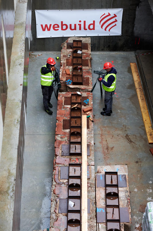 momapix_438242_pos_61