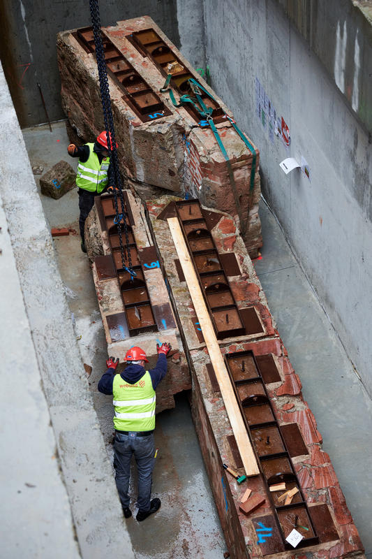 momapix_438243_pos_62