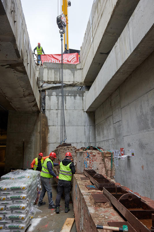 momapix_438253_pos_72