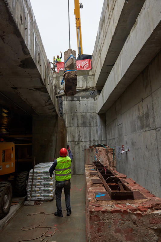 momapix_438272_pos_91