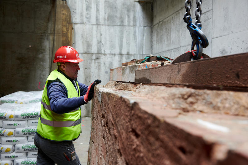 momapix_438281_pos_100