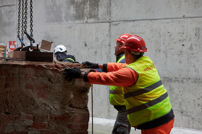 momapix_438285_pos_104