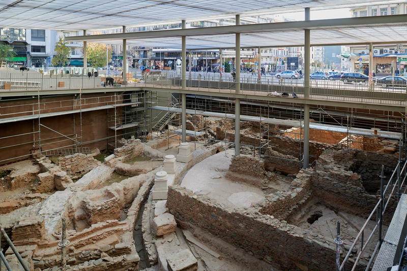 momapix_438900_pos_45