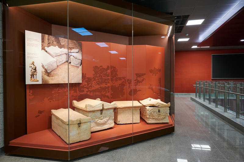 momapix_438904_pos_41