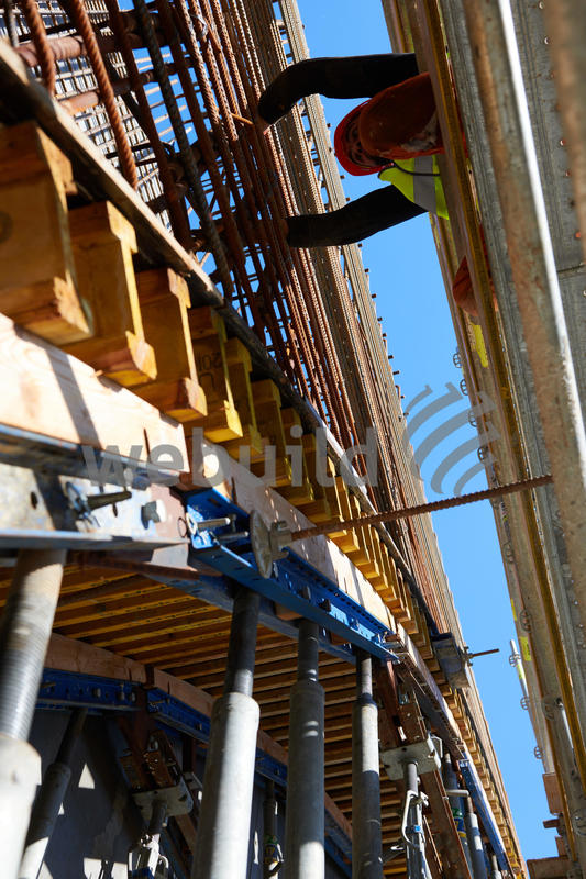 momapix_440246_pos_37