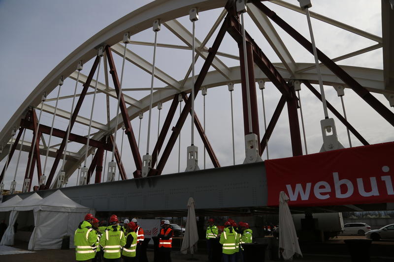 momapix_440274_pos_0