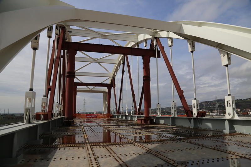 momapix_440275_pos_1