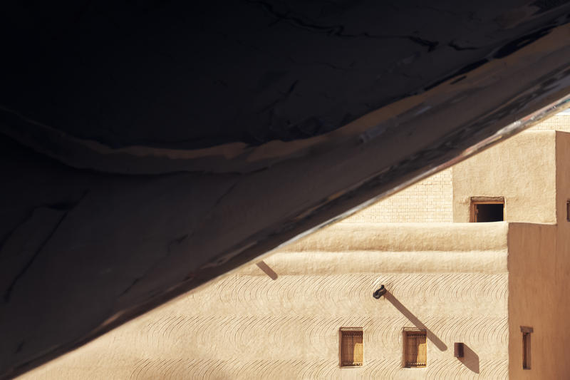 momapix_440869_pos_0